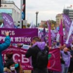 Górnictwo i związki zawodowe protestują przed budynkiem Rady Ministrów.