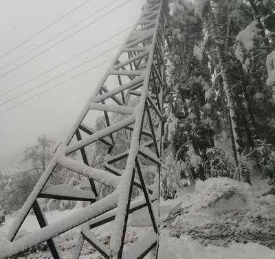 Po dużych opadach śniegu, po pięciu dniach nadal są wioski bez prądu