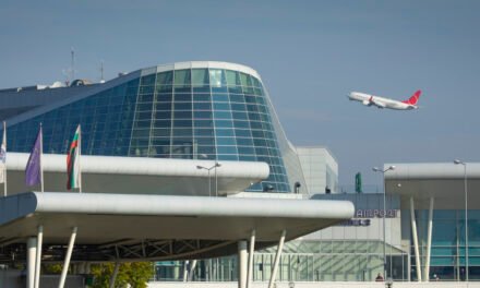 Bójka pomiędzy pasażerami spowodowała awaryjne lądowanie samolotu na lotnisku w Sofii