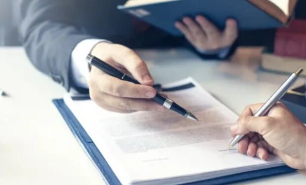 Wypłata się opóźnia, odchodzisz z pracy bez uprzedzenia