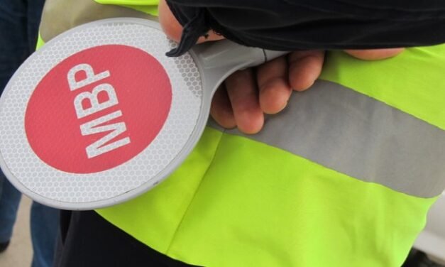 Zwrot łapówki nie jest przestępstwem. Policjanci uniewinnieni od zarzutu wzięcia łapówki od kierowcy