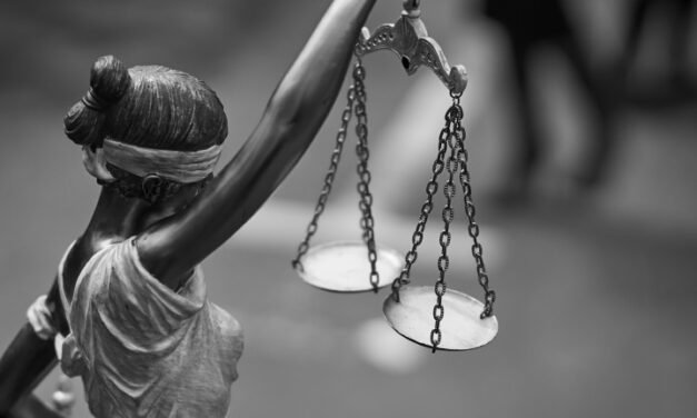 Oszust został oskarżony o wyłudzenie od czterech osób kwoty blisko 50 000 lewów.