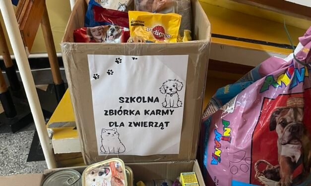 Serdecznie dziękujemy całej szkolnej społeczności za zaangażowanie w zbiórkę karmy dla bezdomnych zwierząt .