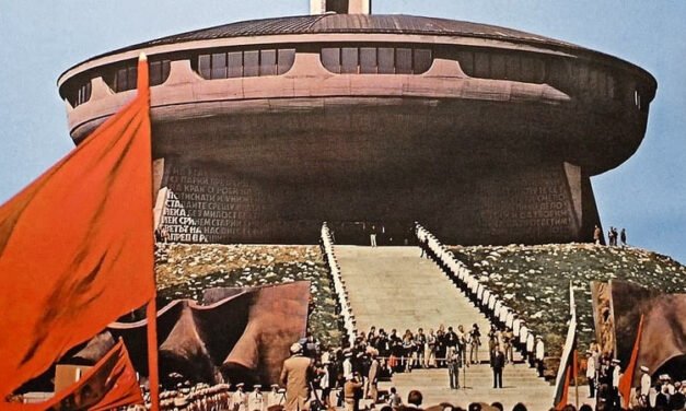 Jak i po co powstał niesamowity pomnik Buzłudży, który wzbudza zazdrość całego świata i jednocześnie dziwi nas naszą głupotą?