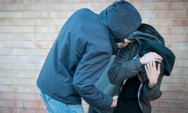 “Lokalni” – nowa nazwa dla agresji nastolatków.