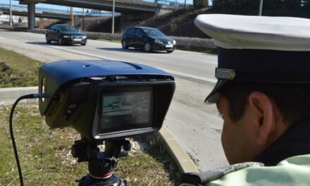 W jaki sposób wystawiany jest elektroniczny mandat i kiedy można go anulować?