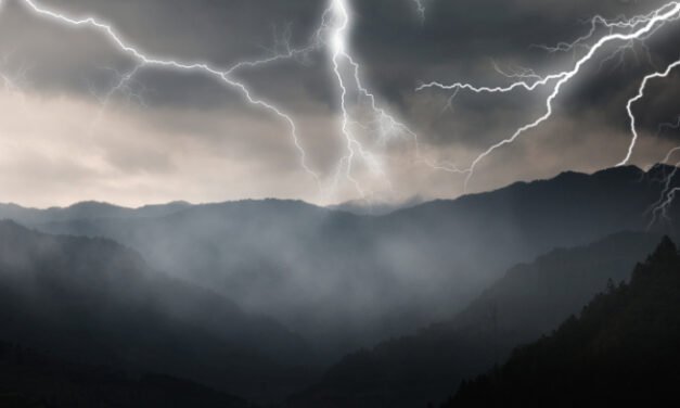 Tysiące uderzeń piorunów w Bułgarię wywołało pożary