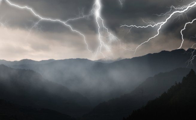 Tysiące uderzeń piorunów w Bułgarię wywołało pożary