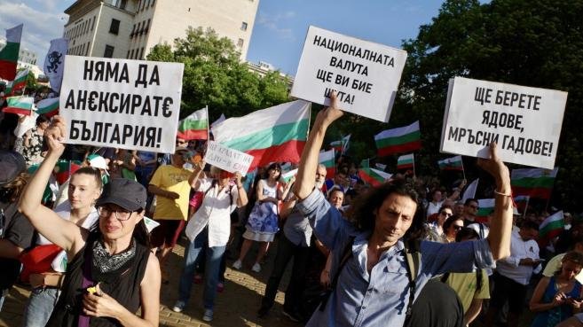 „Chcemy lewa! Nie euro!”: Żandarmeria blokuje drogę protestującym dla lewa