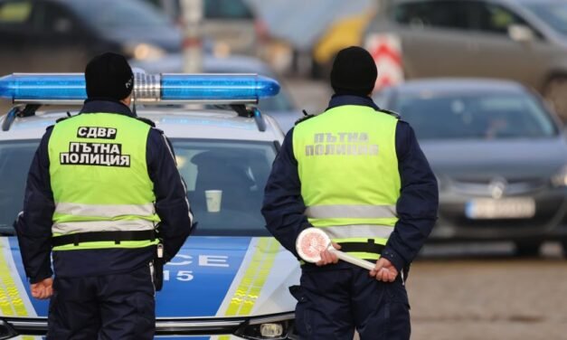 Dwóch policjantów ruchu drogowego aresztowanych pod zarzutem łapówkarstwa w Ruse