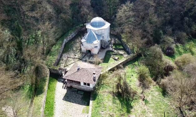 „Tam i z powrotem”: Sekrety tajemniczego sanktuarium Demir Baba Teke