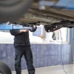 Naklejka informująca o zakończeniu kontroli  potwierdzające stan techniczny pojazdów drogowych